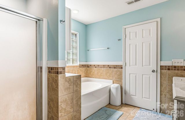 4816 Delprado Circle, Charlotte, NC 28216