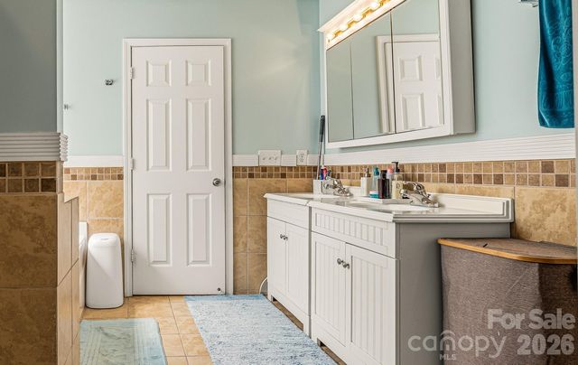 4816 Delprado Circle, Charlotte, NC 28216