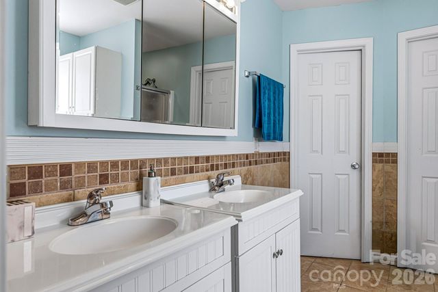 4816 Delprado Circle, Charlotte, NC 28216