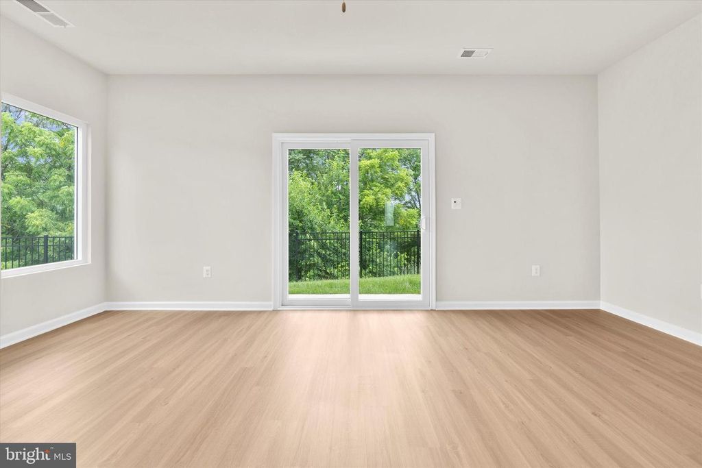 Image 10 of property listing at 8111 BARTHOLOMEW CT, Baltimore, MD 21206