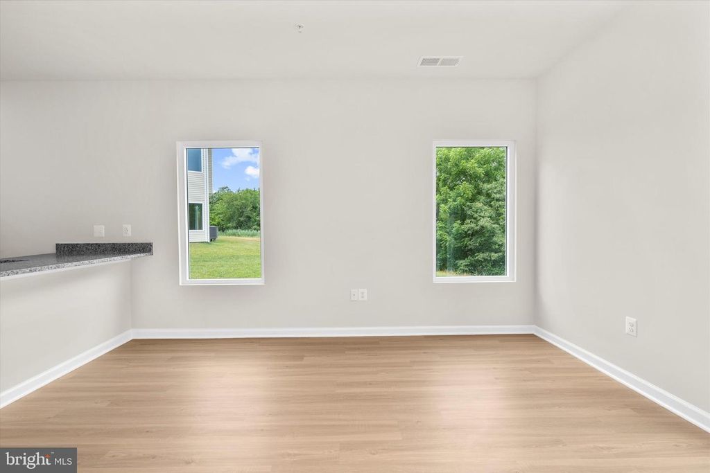 Image 3 of property listing at 8111 BARTHOLOMEW CT, Baltimore, MD 21206