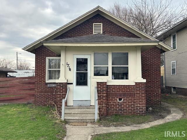 1714 S Twyckenham Drive, South Bend, IN 46613