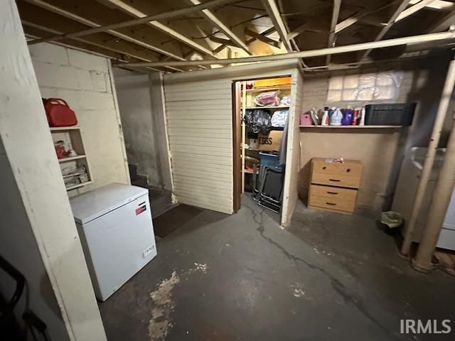 1714 S Twyckenham Drive, South Bend, IN 46613