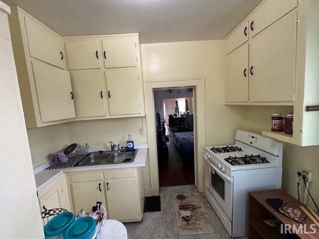 1714 S Twyckenham Drive, South Bend, IN 46613