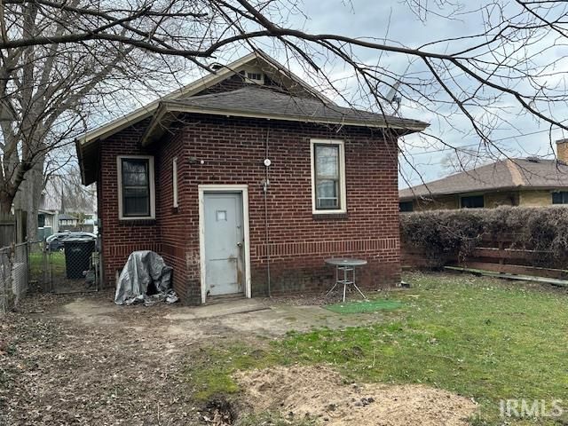 1714 S Twyckenham Drive, South Bend, IN 46613