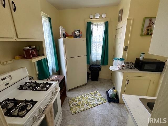 1714 S Twyckenham Drive, South Bend, IN 46613