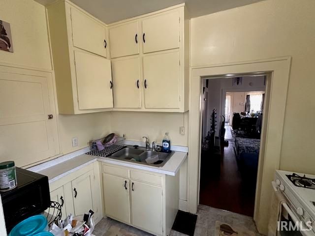 1714 S Twyckenham Drive, South Bend, IN 46613