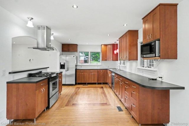 8965 Sherwood Drive, Springfield Charter Township, MI 48350