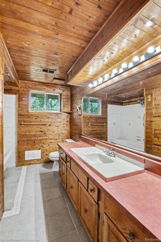 8965 Sherwood Drive, Springfield Charter Township, MI 48350