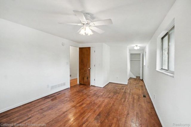 8965 Sherwood Drive, Springfield Charter Township, MI 48350