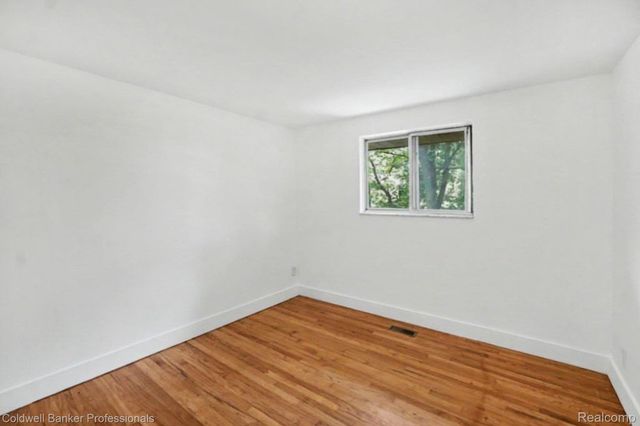 8965 Sherwood Drive, Springfield Charter Township, MI 48350