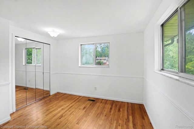 8965 Sherwood Drive, Springfield Charter Township, MI 48350