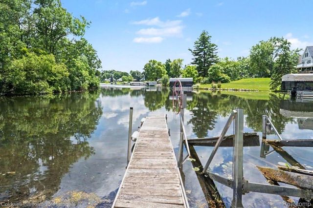 8965 Sherwood Drive, Springfield Charter Township, MI 48350