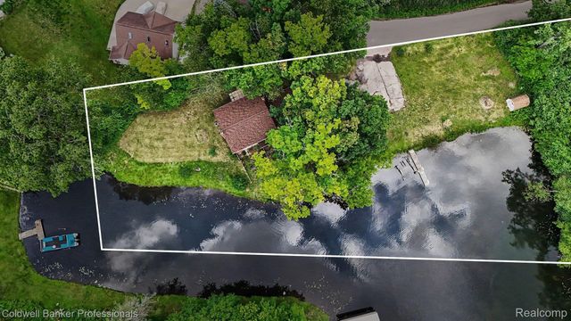 8965 Sherwood Drive, Springfield Charter Township, MI 48350