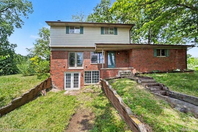 8965 Sherwood Drive, Springfield Charter Township, MI 48350