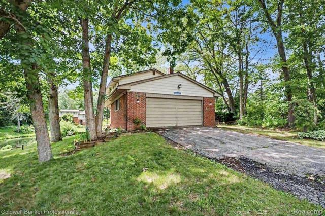 8965 Sherwood Drive, Springfield Charter Township, MI 48350