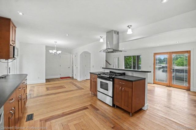 8965 Sherwood Drive, Springfield Charter Township, MI 48350