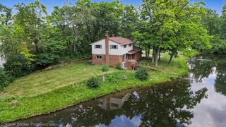 8965 Sherwood Drive, Springfield Charter Township, MI 48350