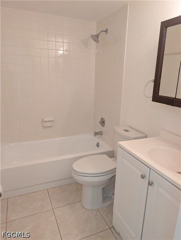 7050 Nantucket CIR 4, North Fort Myers, FL 33917