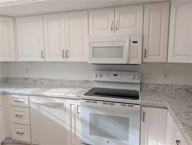 7050 Nantucket CIR 4, North Fort Myers, FL 33917