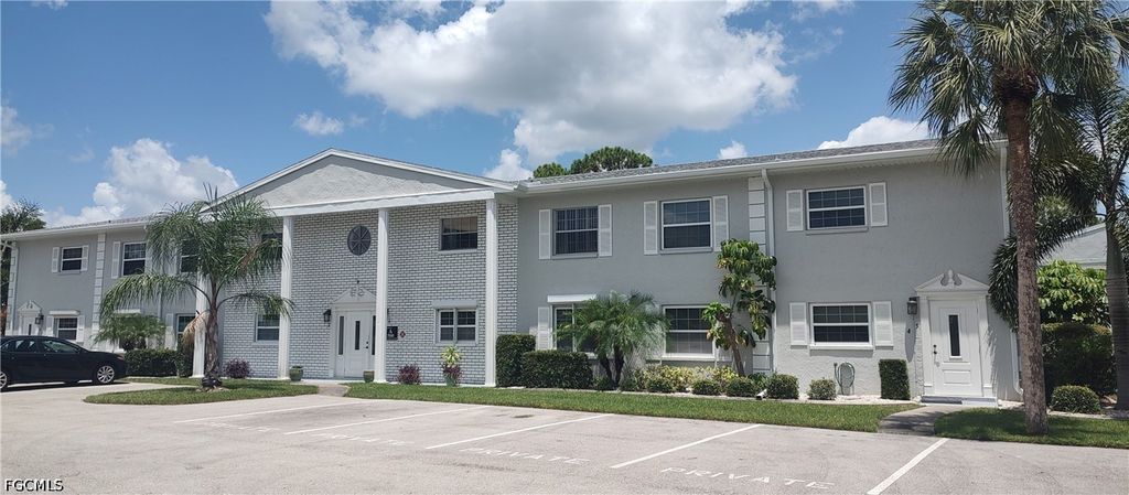 7050 Nantucket CIR 4, North Fort Myers, FL 33917