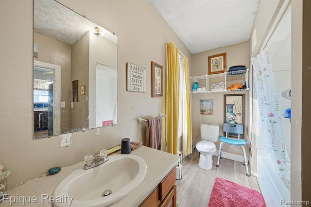 75 E Cicotte Street, River Rouge, MI 48218