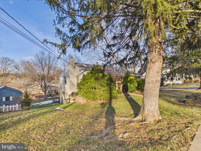 20 CIRCLE RD, Millersville, PA 17551