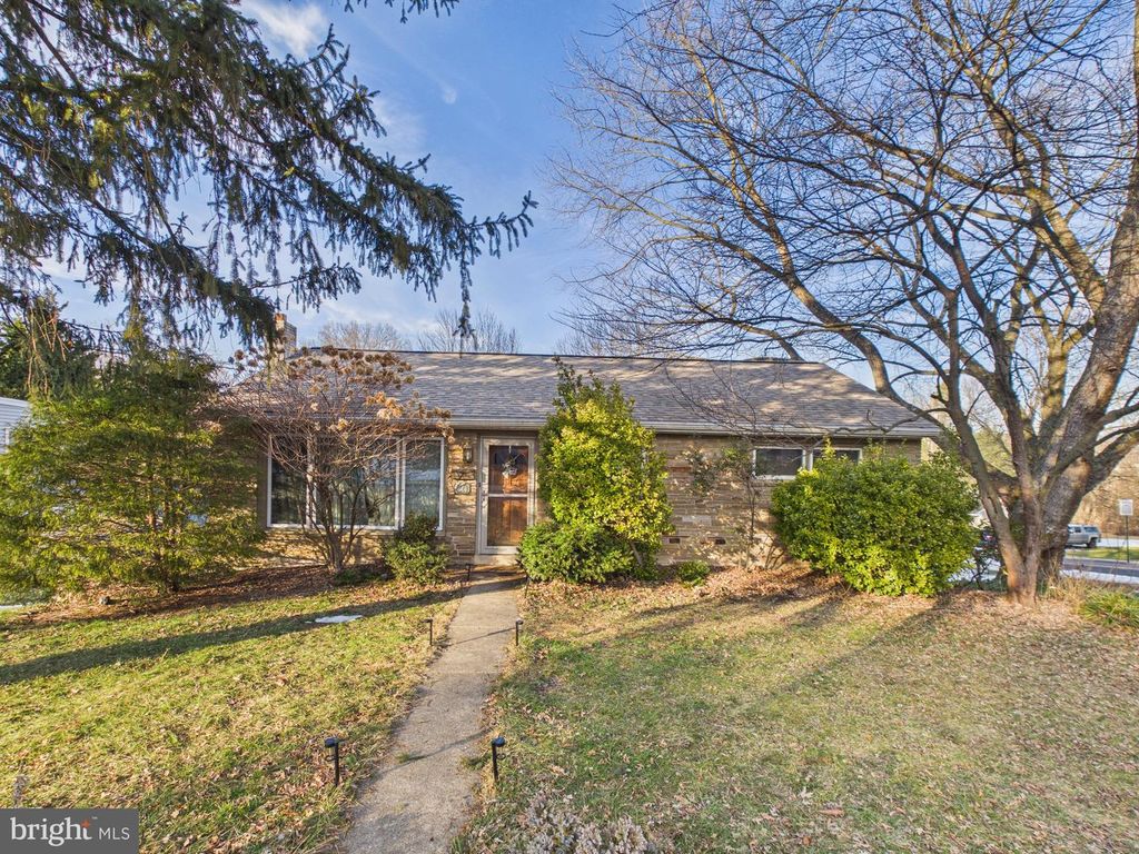 20 CIRCLE RD, Millersville, PA 17551