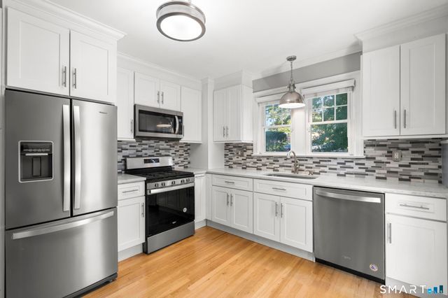 213 Knapps Highway, Fairfield, CT 06825