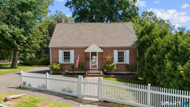 213 Knapps Highway, Fairfield, CT 06825