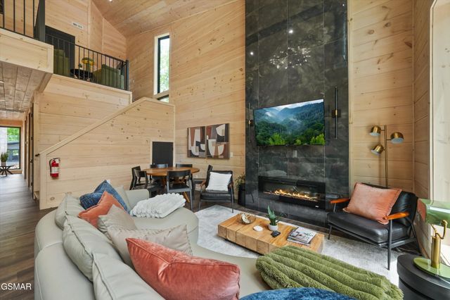 4142 Fontaine Way, Gatlinburg, TN 37738