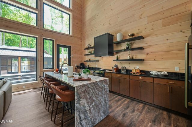 4142 Fontaine Way, Gatlinburg, TN 37738