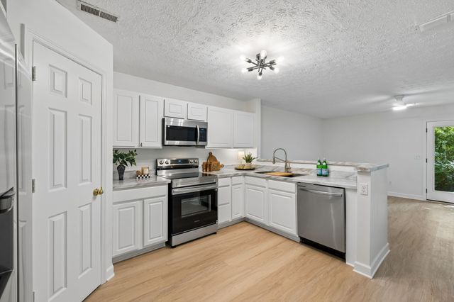 3093 Harpeth Springs Dr, Nashville, TN 37221