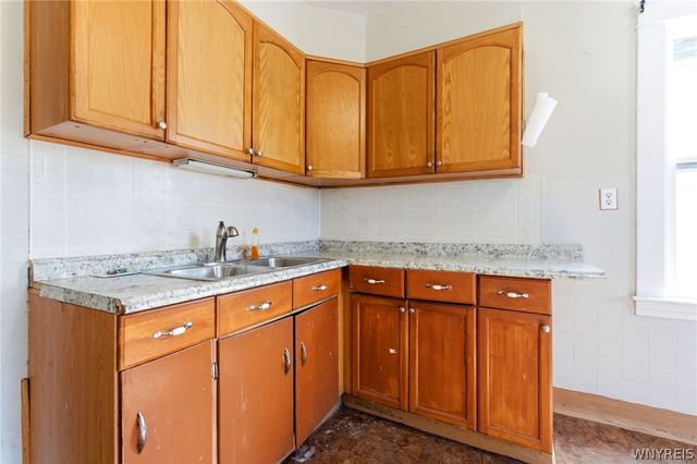 1427 Fort Avenue, Niagara Falls, NY 14303