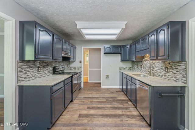 10921 Sallings Rd, Knoxville, TN 37922