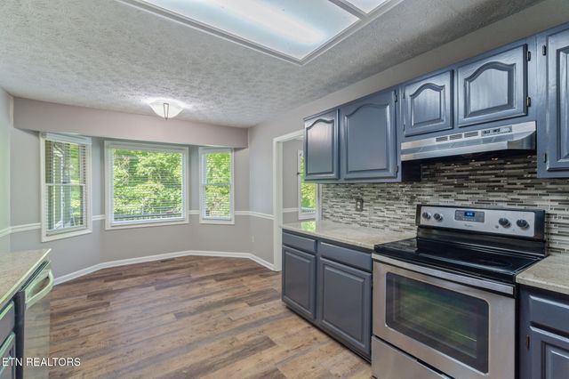 10921 Sallings Rd, Knoxville, TN 37922
