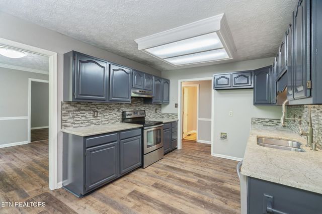 10921 Sallings Rd, Knoxville, TN 37922