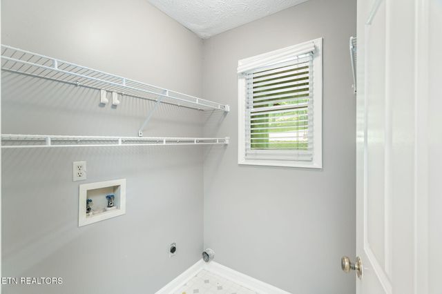 10921 Sallings Rd, Knoxville, TN 37922