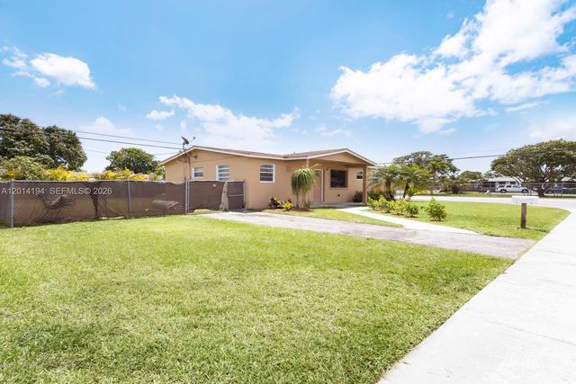 22345 SW 118th Ct, Miami, FL 33170