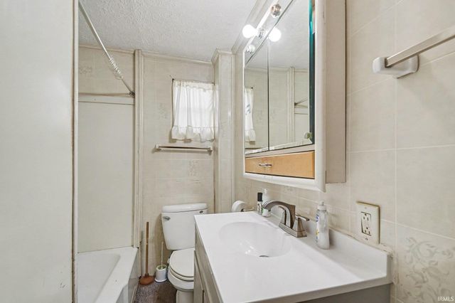 614 Maple Row, Elkhart, IN 46514