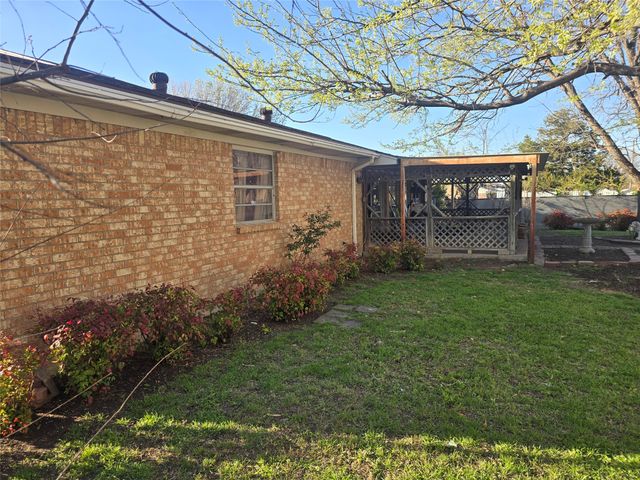 624 S Kate Street, White Settlement, TX 76108