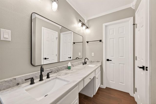 1720 Old Creek Drive, Rosenberg, TX 77471