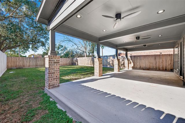 1720 Old Creek Drive, Rosenberg, TX 77471