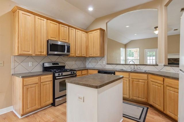 6823 Durango Creek Drive, Magnolia, TX 77354