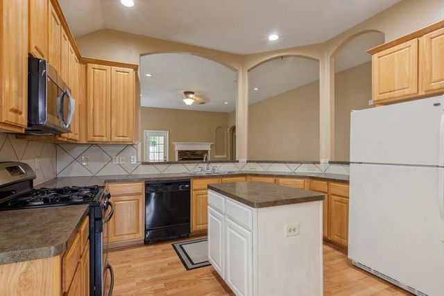 6823 Durango Creek Drive, Magnolia, TX 77354
