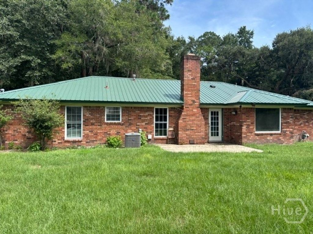 Image 2 of property listing at 1403 Beckman Avenue, Savannah, GA 31406
