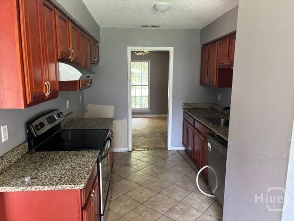Image 4 of property listing at 1403 Beckman Avenue, Savannah, GA 31406