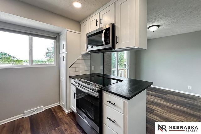 13856 V Street, Omaha, NE 68137