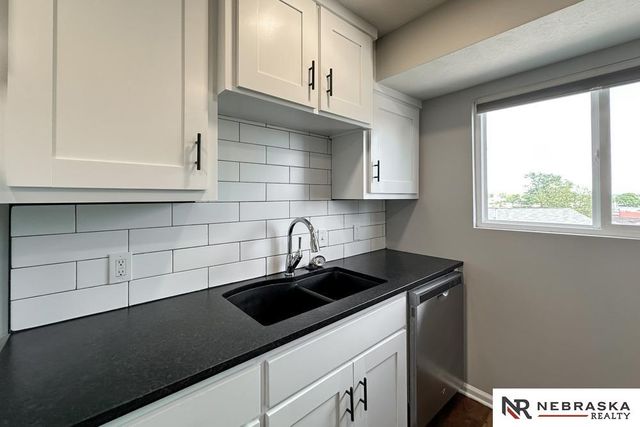 13856 V Street, Omaha, NE 68137