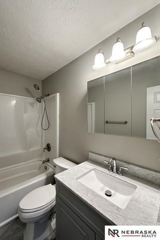 13856 V Street, Omaha, NE 68137